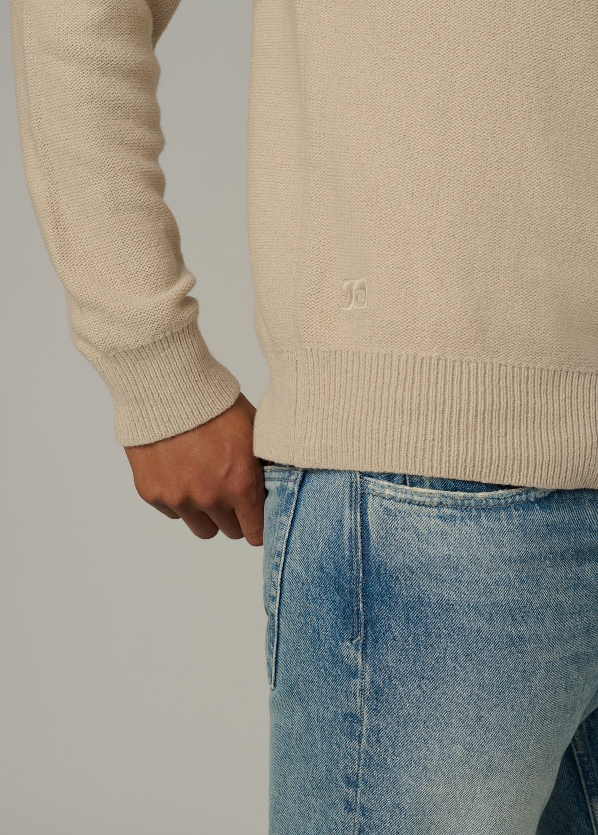 Joe's Jeans Sale THE CLASSIC CREW NECK Simply Taupe